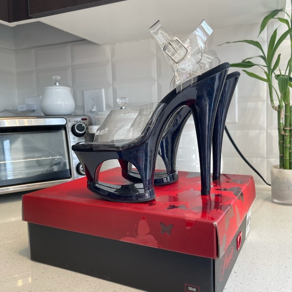 Pleaser Shoes - Pleaser heels cut out detail